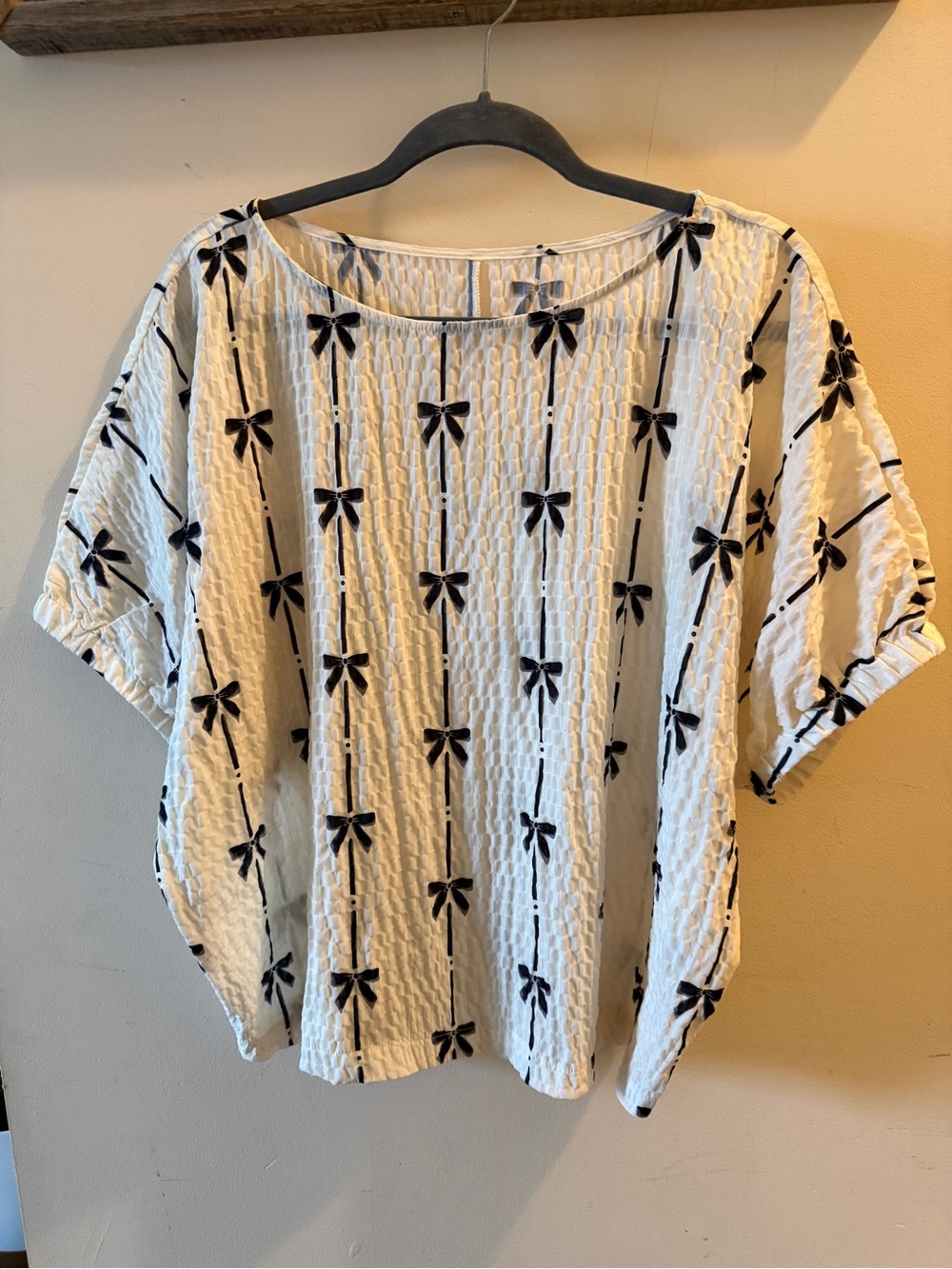 White Bow-Embroidered Short Sleeve Blouse